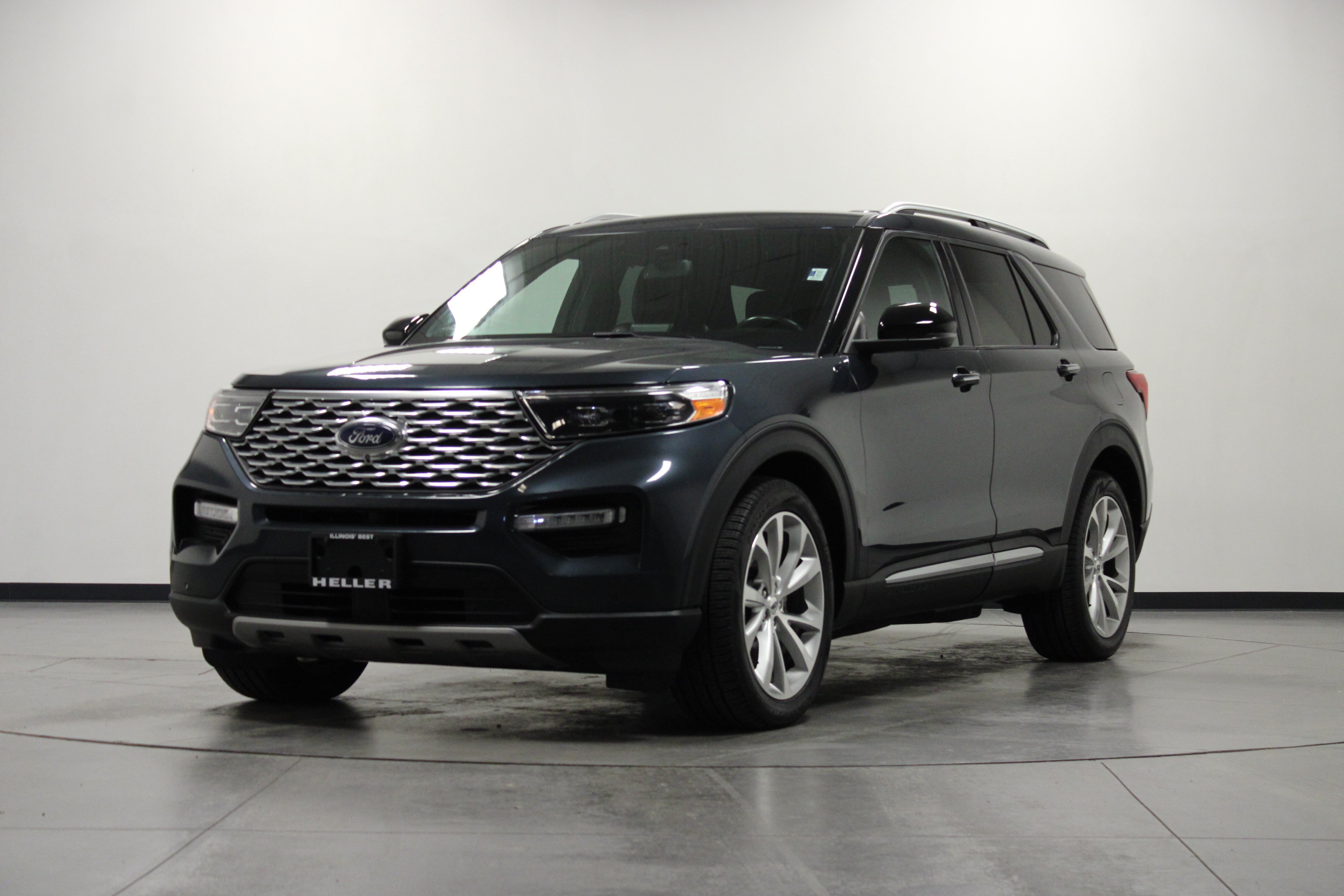 Used 2022 Ford Explorer Platinum w/ Technology Package RWD image 8