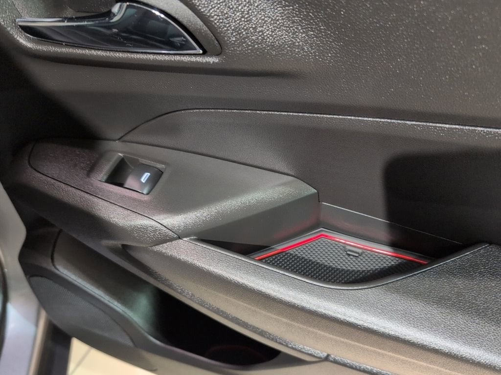 Used 2025 Chevrolet Trax RS w/ Driver Confidence Package image 38