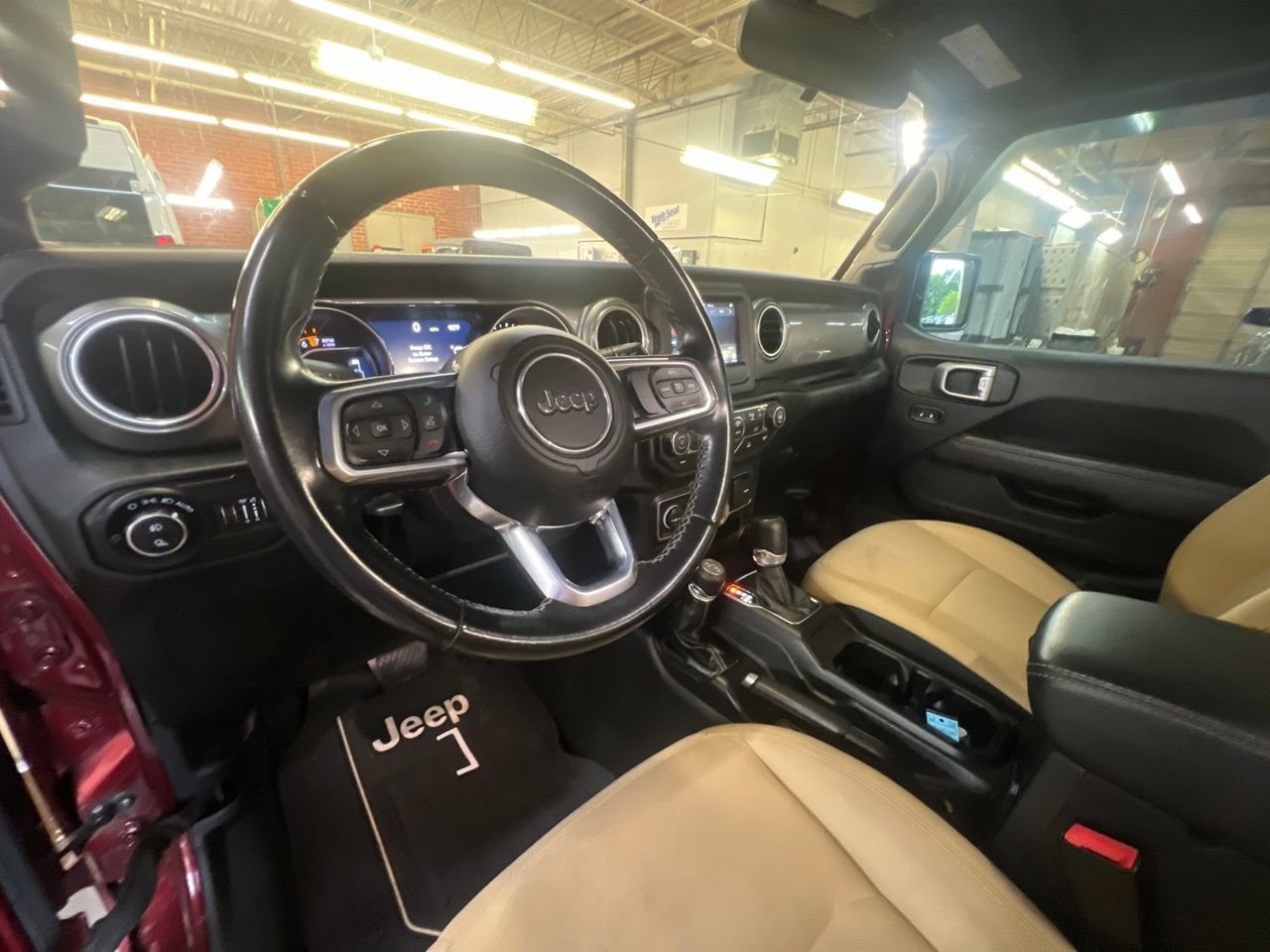 Used 2021 Jeep Gladiator Overland AWD/4WD image 17