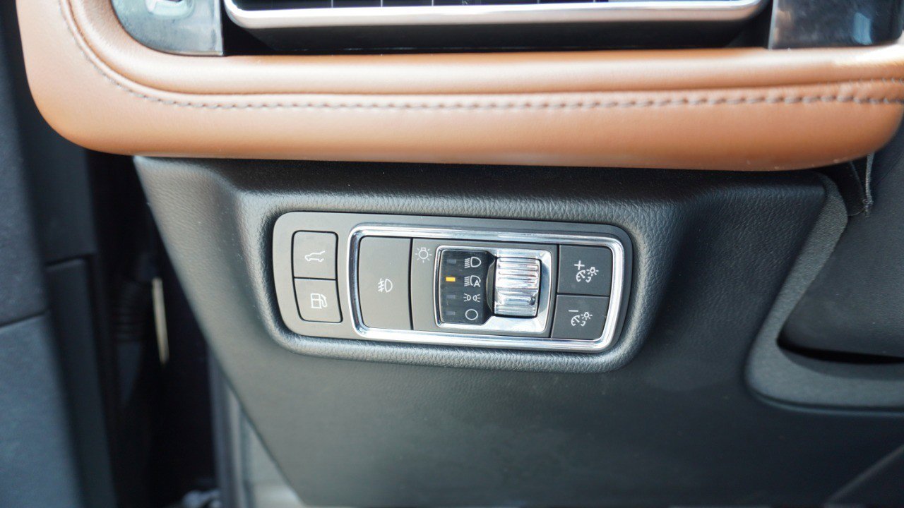 Used 2021 Lincoln Aviator Grand Touring w/ Equipment Group 302A AWD/4WD image 22