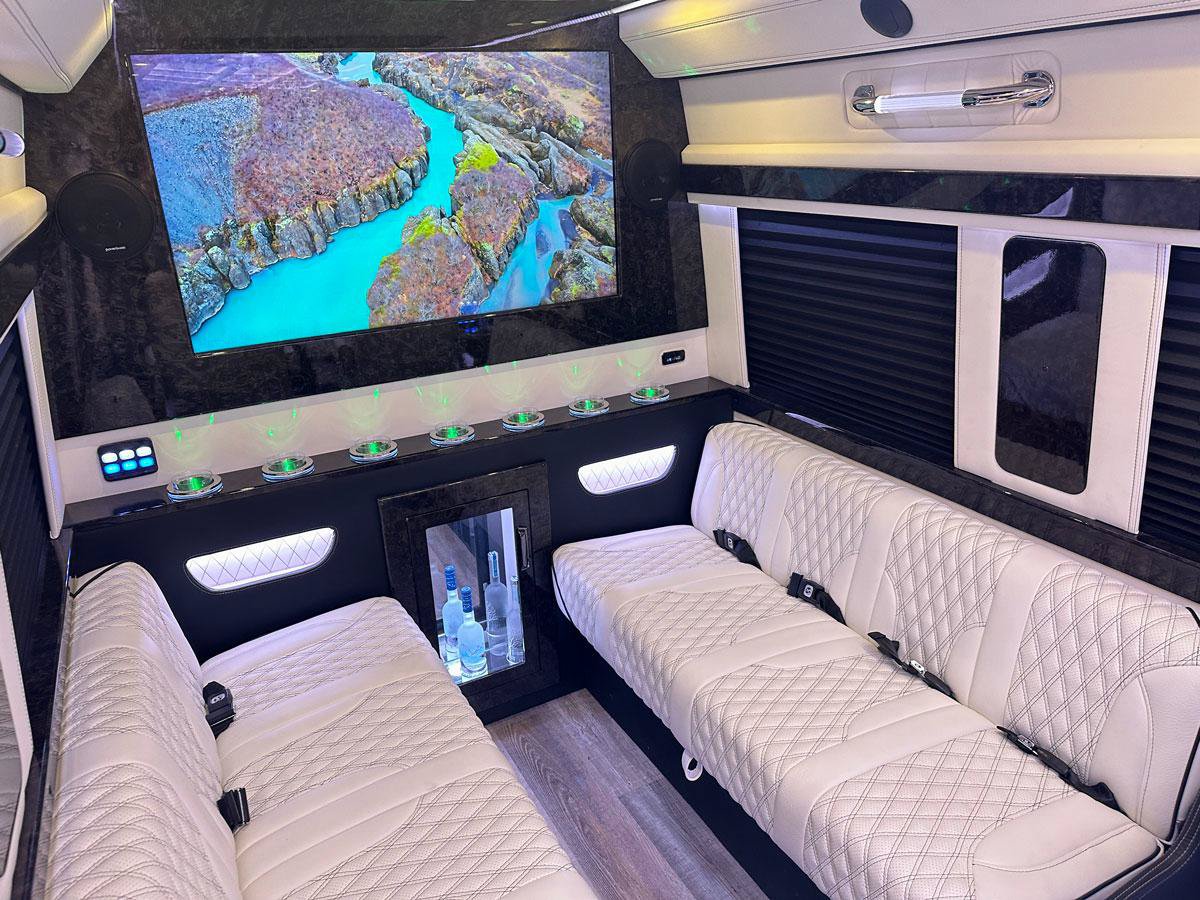 Used 2024 Mercedes-Benz Sprinter 3500 image 4