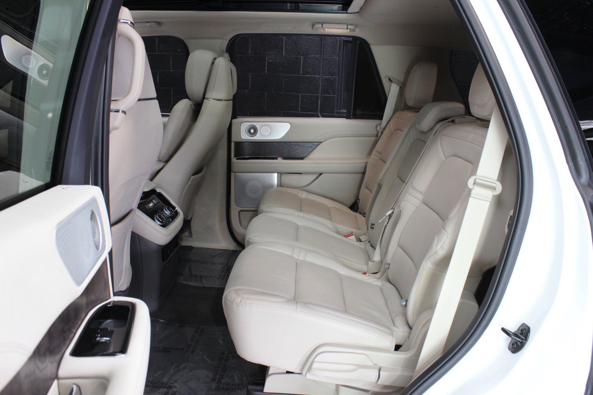 Used 2021 Lincoln Navigator Reserve w/ Luxury Package image 38