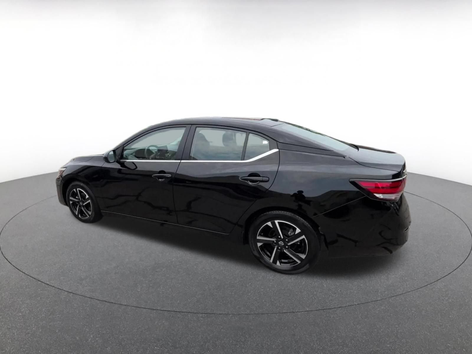 Used 2025 Nissan Sentra SV FWD image 8