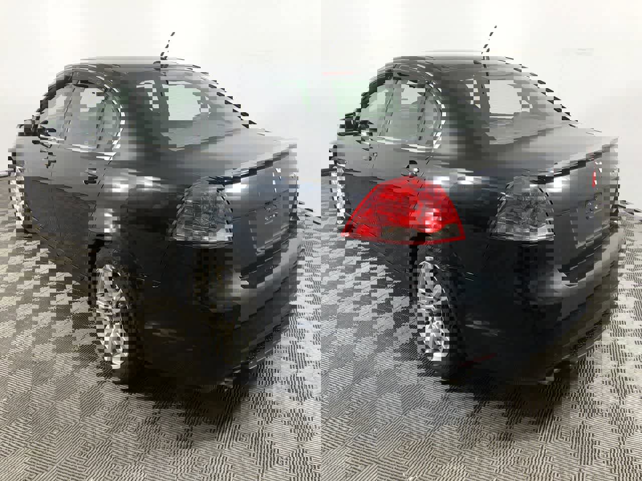 Used 2009 Pontiac G8 image 6