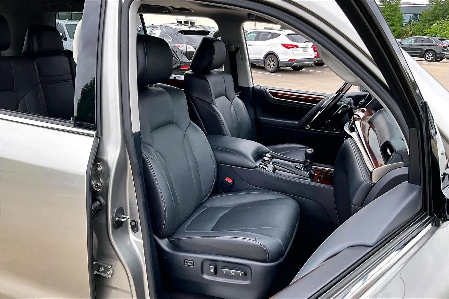 Used 2020 Lexus LX 570 4WD w/ Luxury Package image 8
