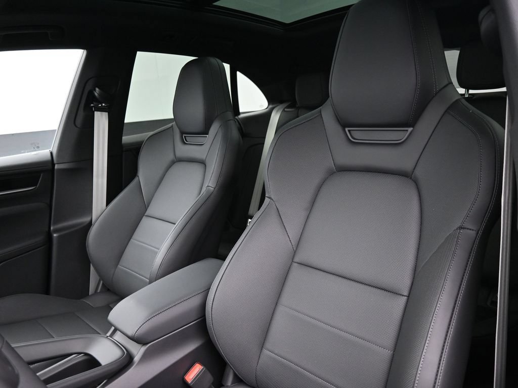 Certified 2025 Porsche Macan Electric RWD image 5