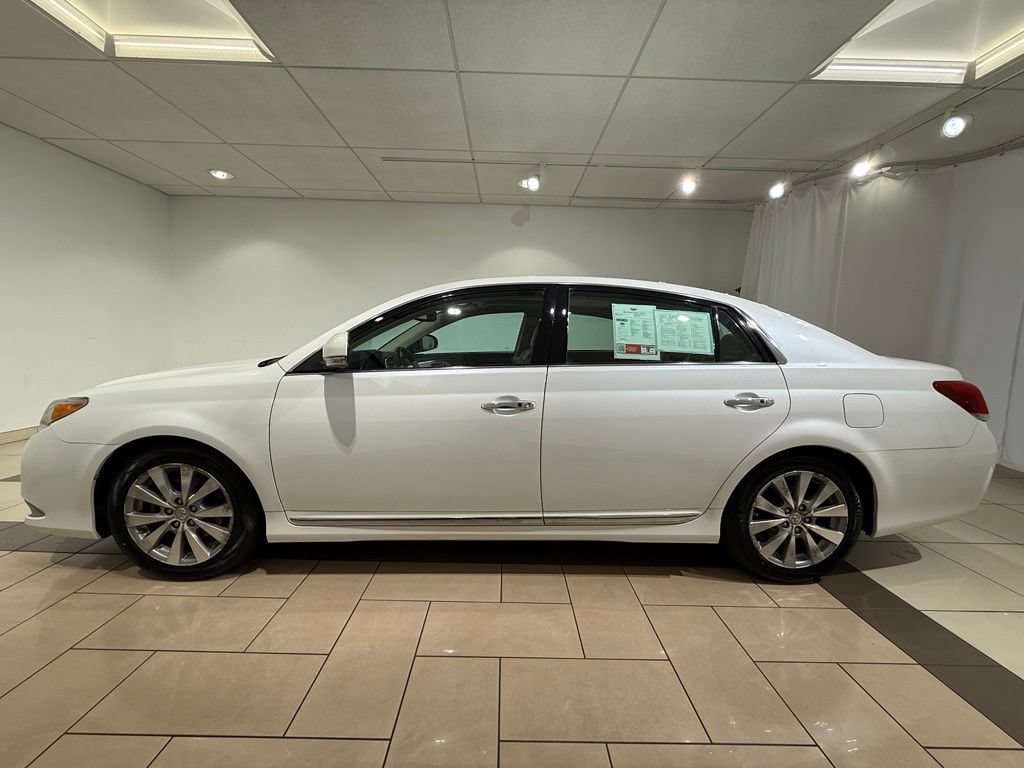 Used 2012 Toyota Avalon Limited FWD image 2