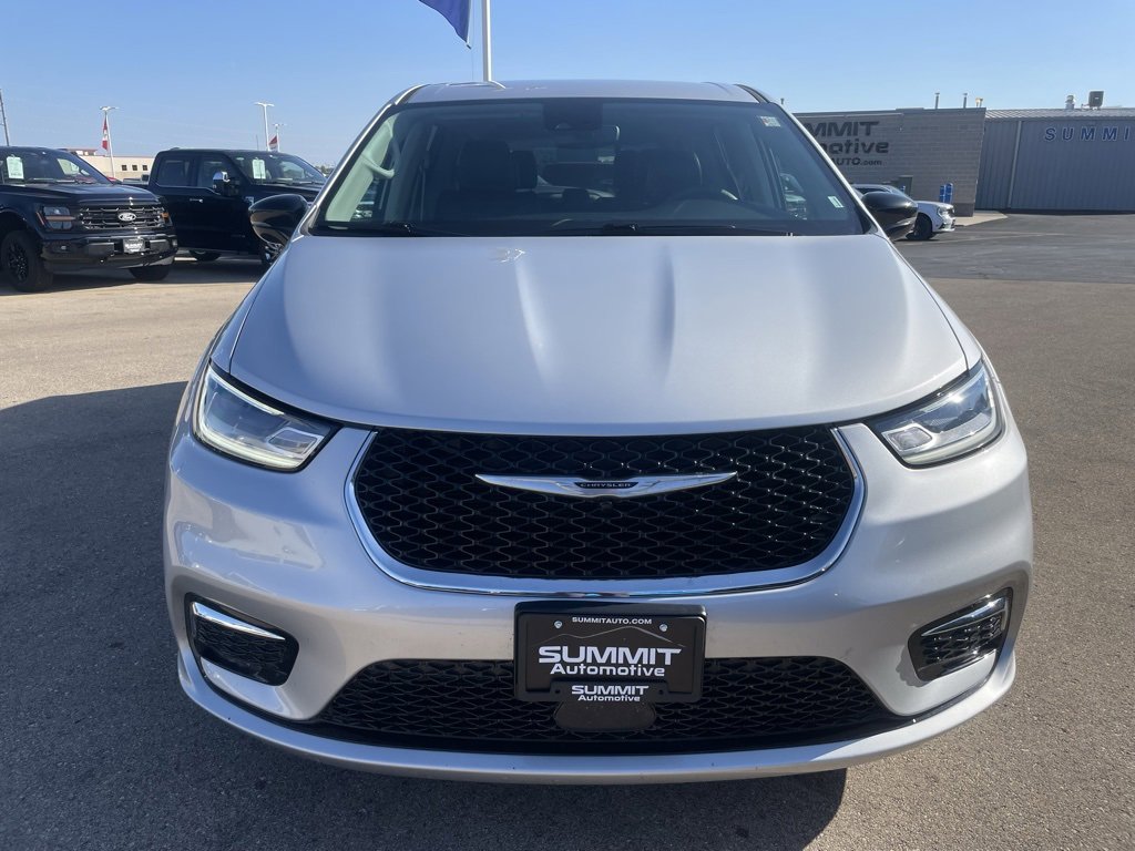 Used 2024 Chrysler Pacifica Touring-L image 26