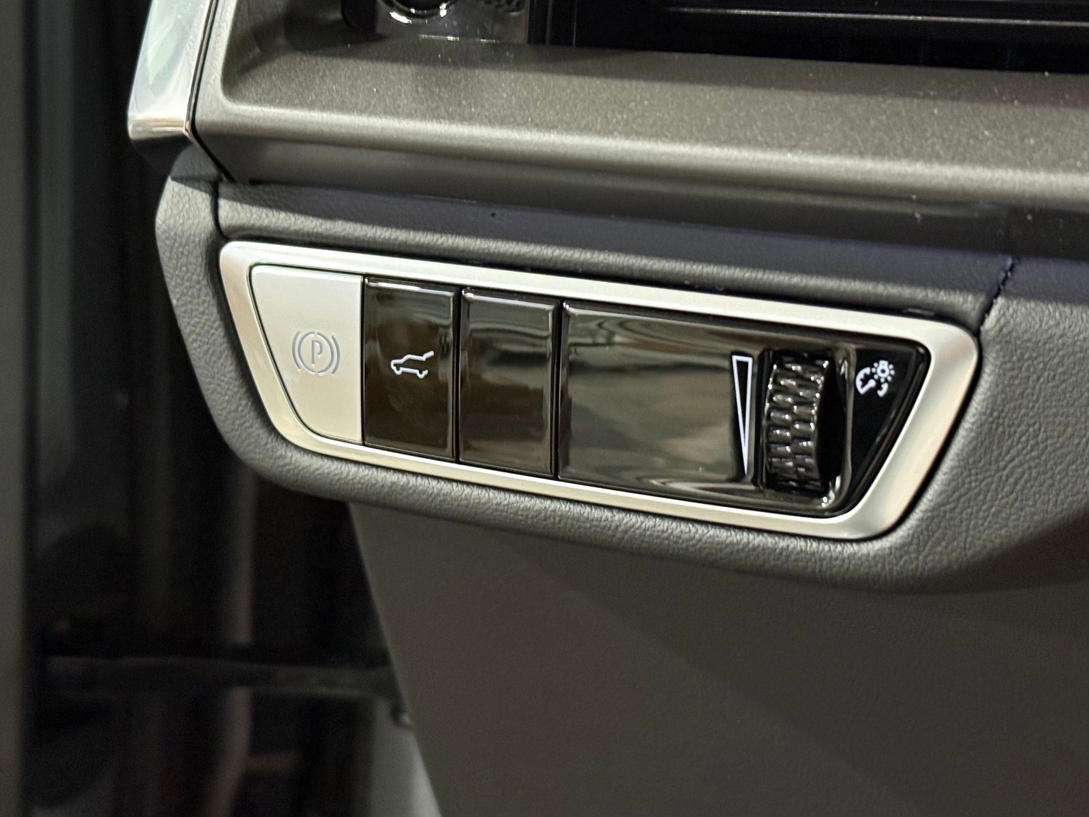 New 2026 Cadillac Vistiq Sport image 17