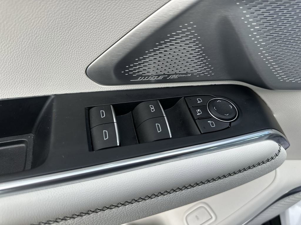 Used 2025 GMC Acadia Denali w/ Super Cruise Package image 13
