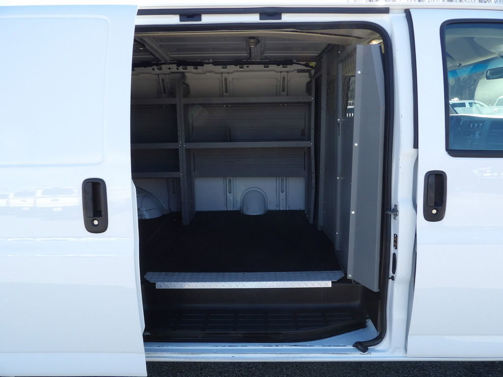 Used 2022 Chevrolet Express 3500 w/ Driver Convenience Package image 25