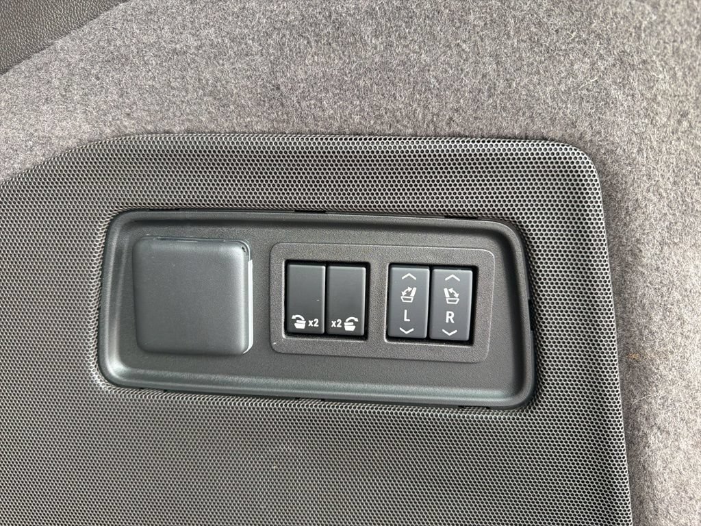 Used 2024 Cadillac Escalade ESV Sport AWD/4WD image 39