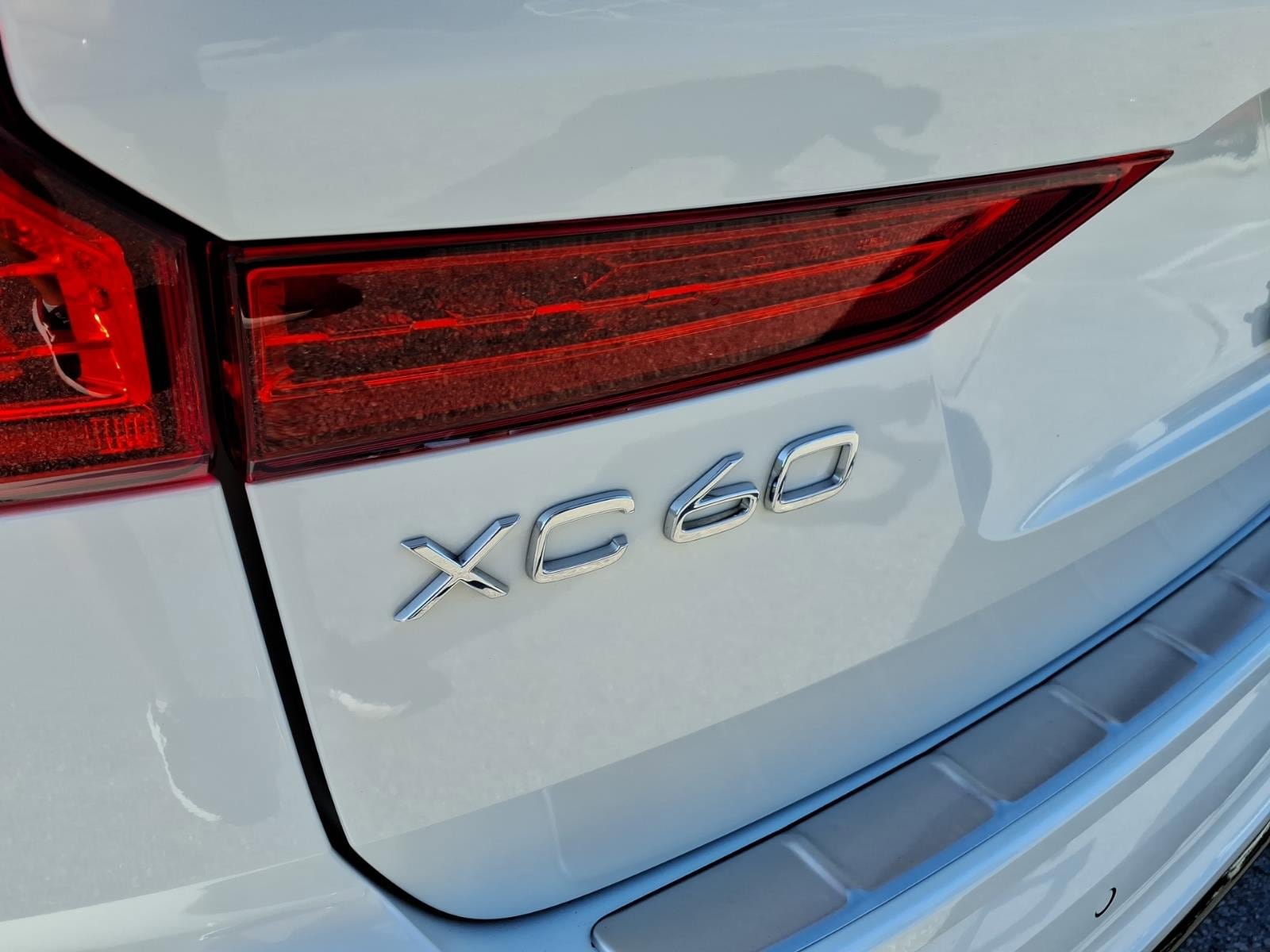 Used 2024 Volvo XC60 B5 Plus w/ Protection Package Premier AWD/4WD image 9