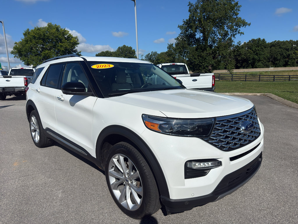 Certified 2023 Ford Explorer Platinum w/ Technology Package AWD/4WD image 3