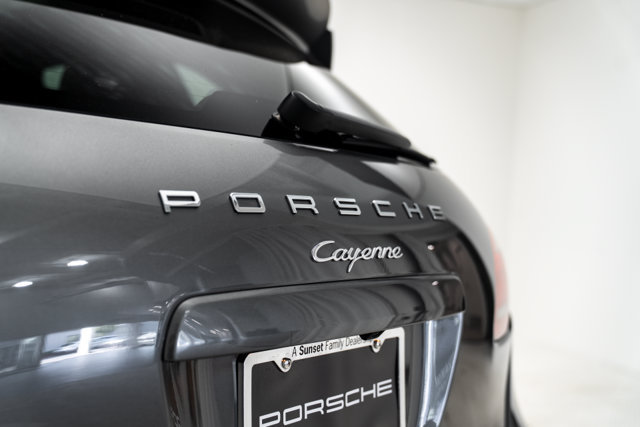 Used 2014 Porsche Cayenne Diesel Platinum Edition AWD/4WD image 48
