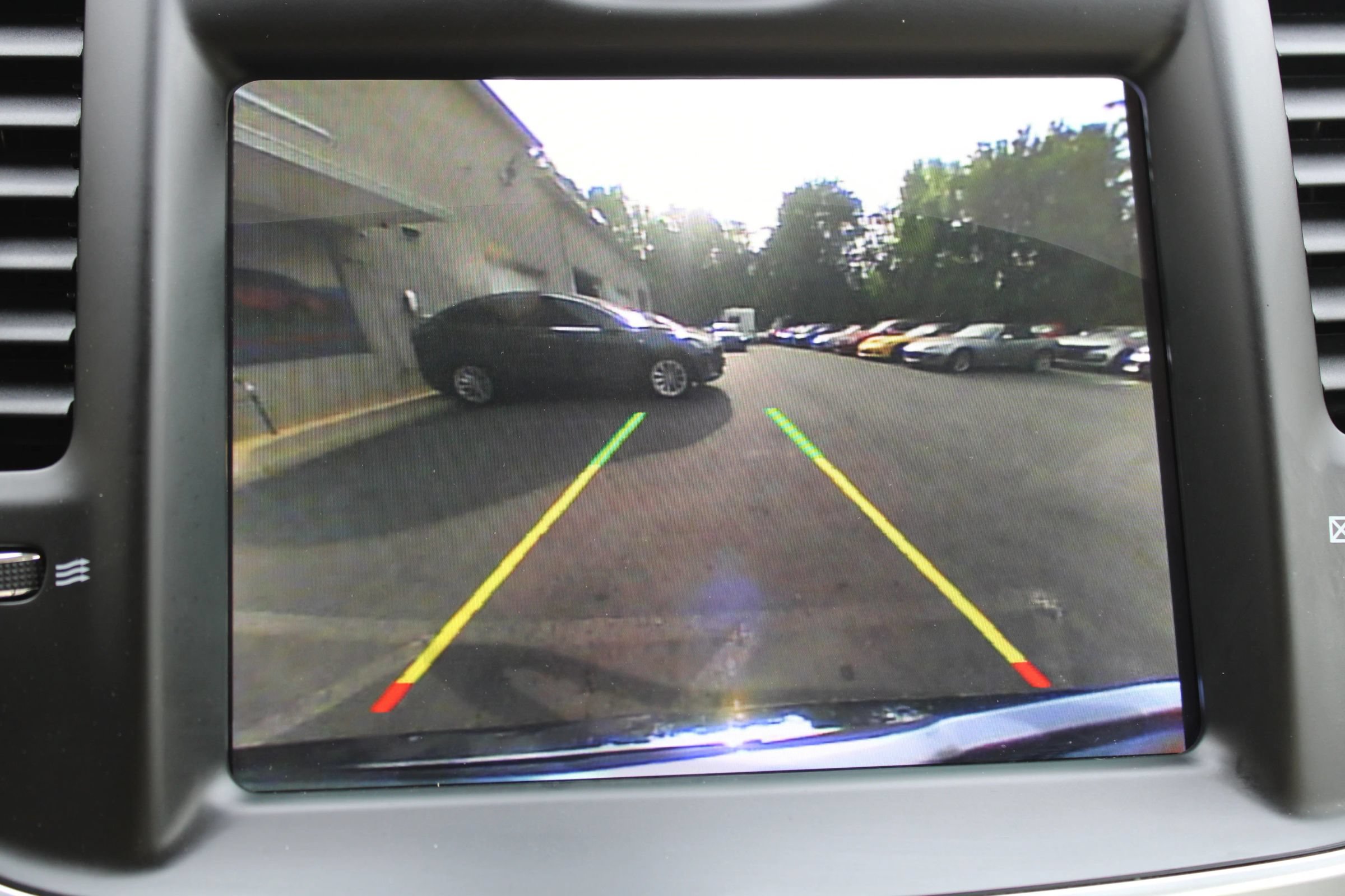 Used 2018 Chrysler 300 Limited RWD image 10