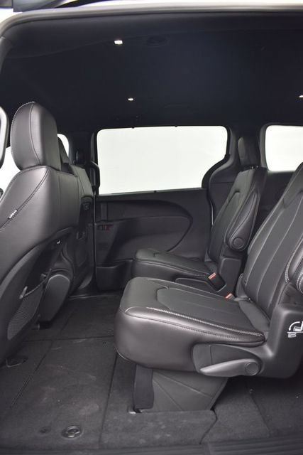 New 2026 Chrysler Pacifica Select w/ S Appearance Package AWD/4WD image 9