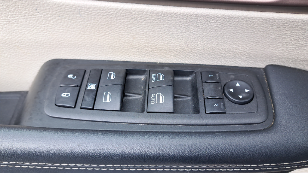 Used 2023 Chrysler Voyager LX FWD image 37