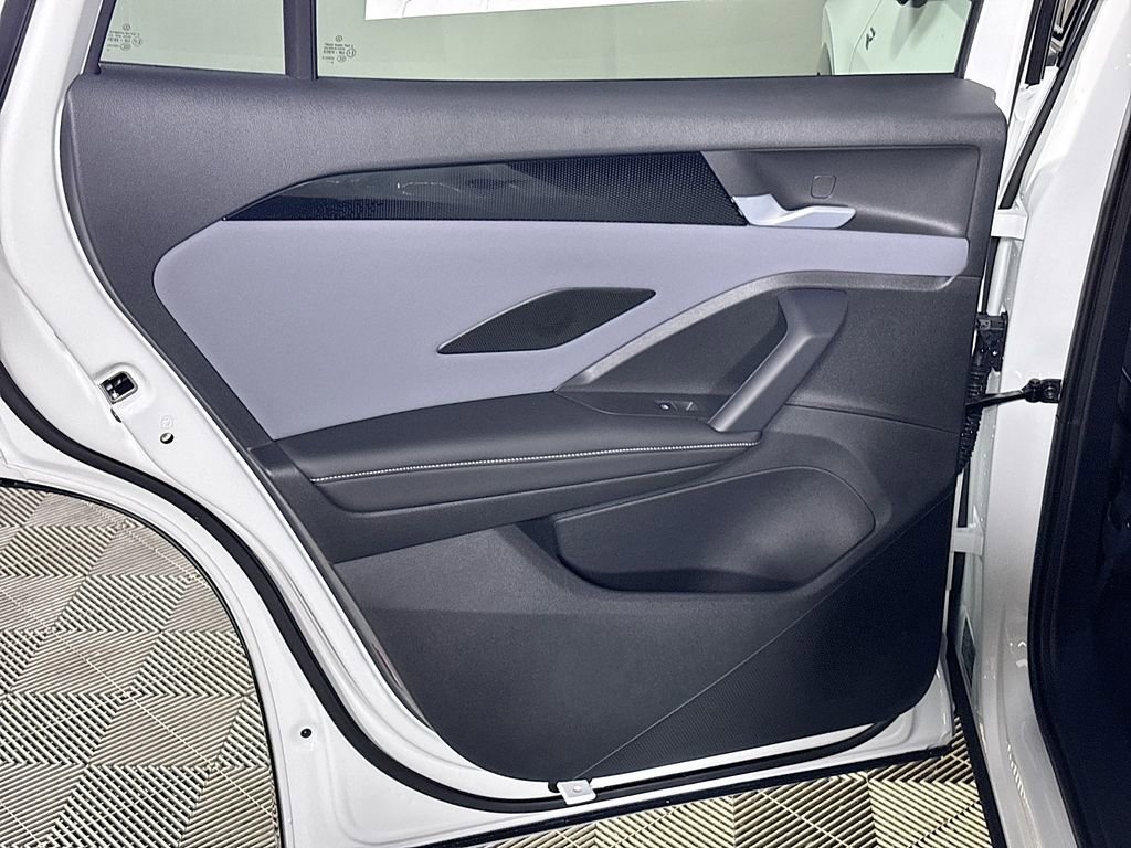 New 2025 Volkswagen Tiguan SE R-Line image 20