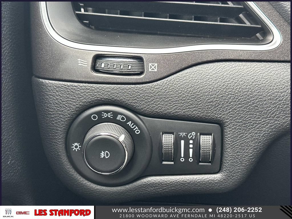 Used 2021 Jeep Cherokee Trailhawk AWD/4WD image 27