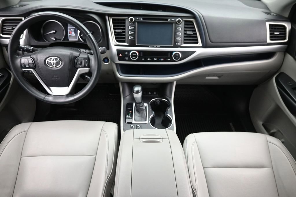 Used 2016 Toyota Highlander XLE AWD/4WD image 13