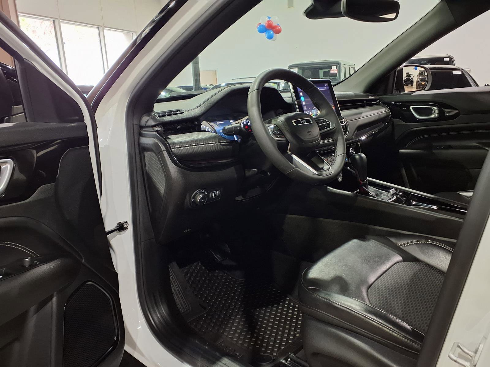 Used 2023 Jeep Compass Latitude w/ Convenience Group AWD/4WD image 14