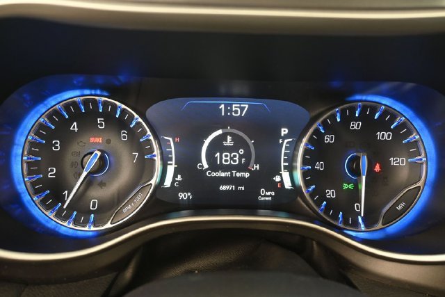 Used 2023 Chrysler Pacifica Touring-L FWD image 19