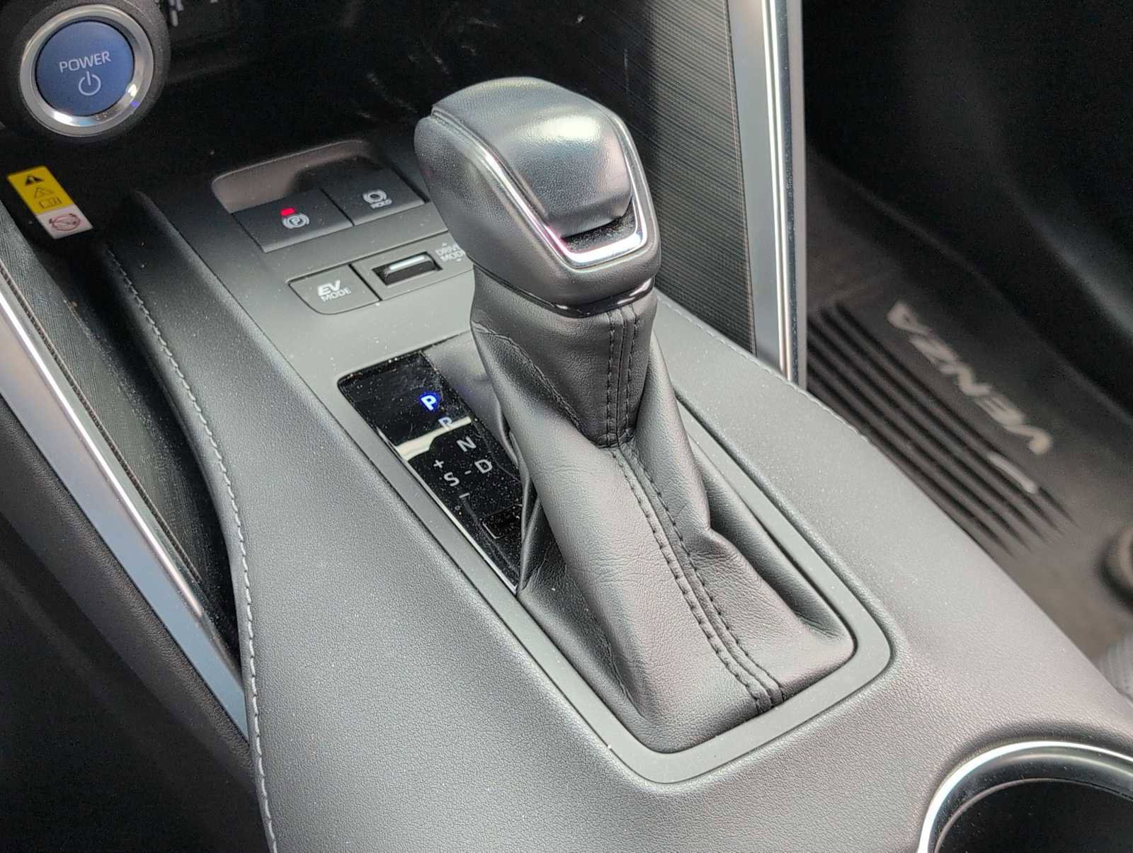 Used 2021 Toyota Venza Limited image 32