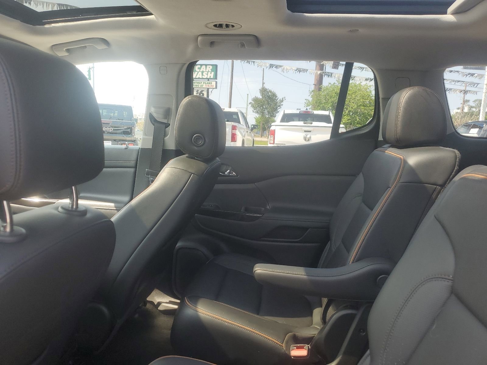 Used 2022 GMC Acadia AT4 w/ Technology Package AWD/4WD image 12