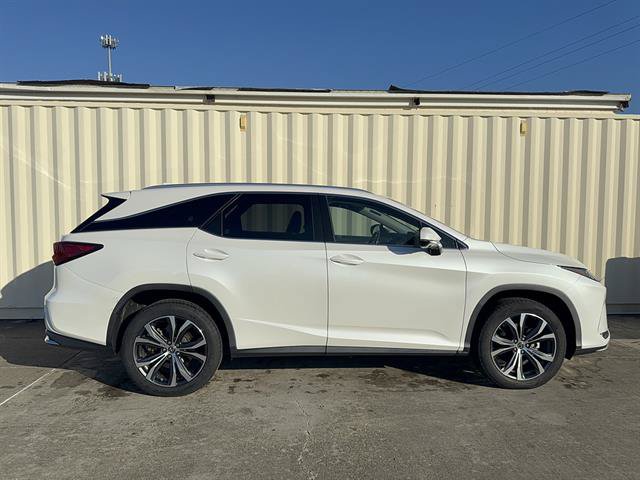 Used 2022 Lexus RX 350L FWD w/ Premium Package image 2