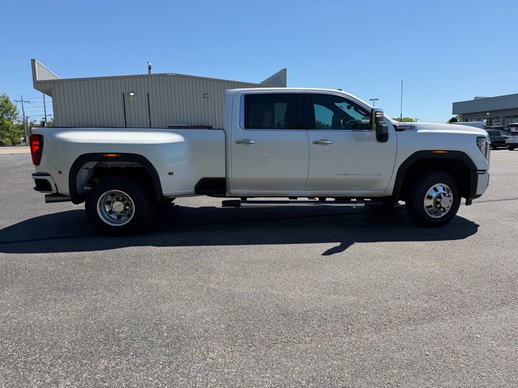 Used 2025 GMC Sierra 3500 Denali w/ Denali Reserve Package AWD/4WD image 24
