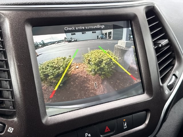 Used 2021 Jeep Cherokee Trailhawk w/ Trailer Tow Group AWD/4WD image 22