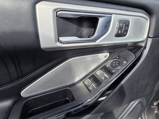 Used 2022 Ford Explorer Platinum w/ Equipment Group 601A AWD/4WD image 11