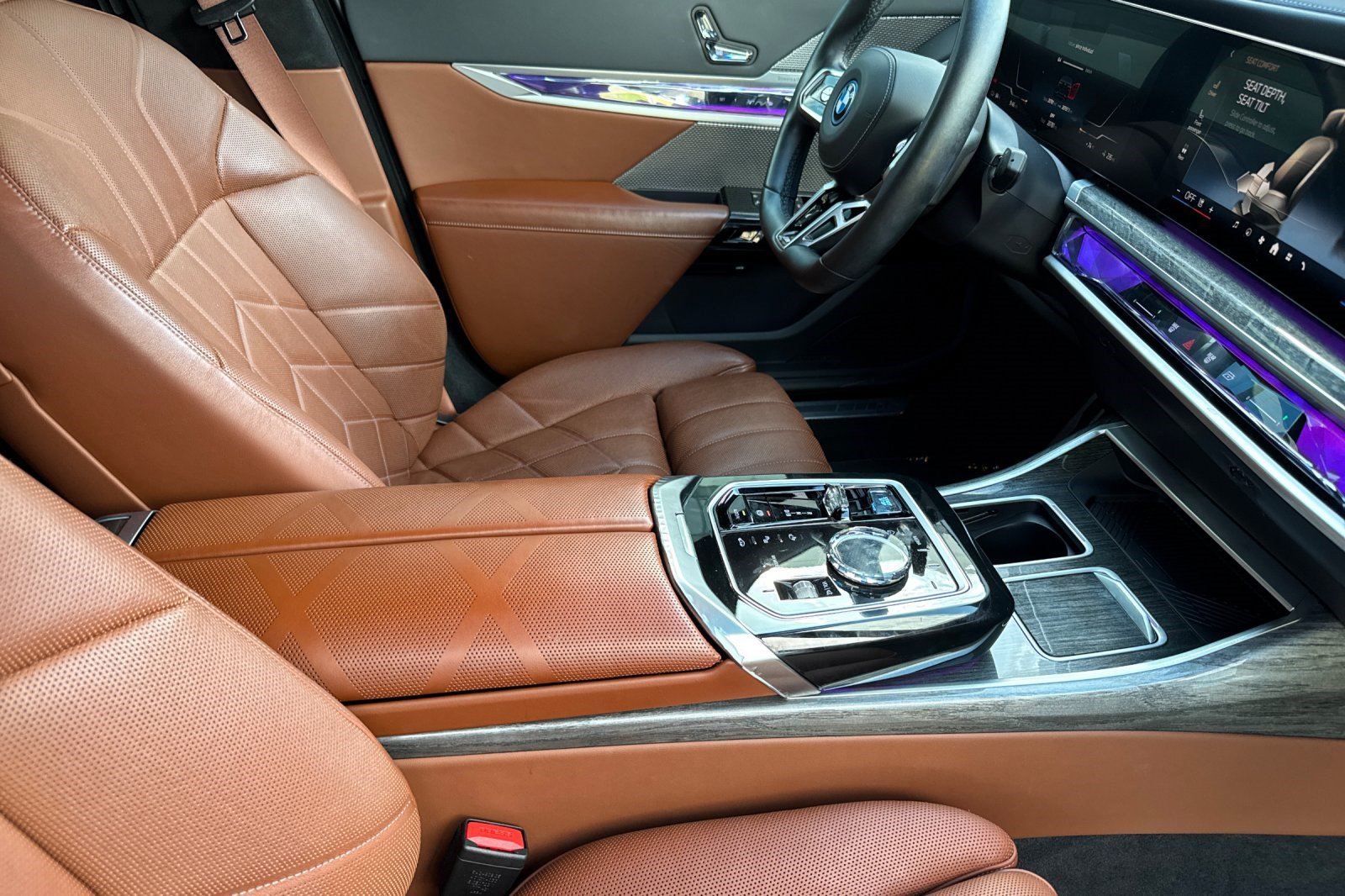 Certified 2024 BMW i7 xDrive60 w/ Premium Package AWD/4WD image 19