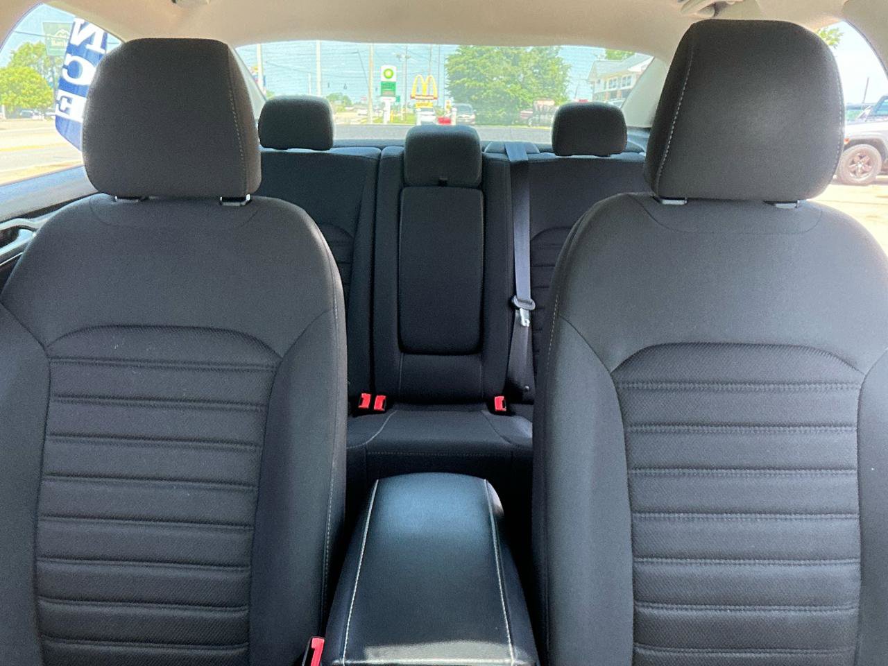 Used 2019 Ford Fusion SE FWD image 21