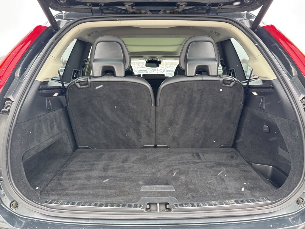 Used 2022 Volvo XC90 T5 Momentum w/ Climate Package image 40