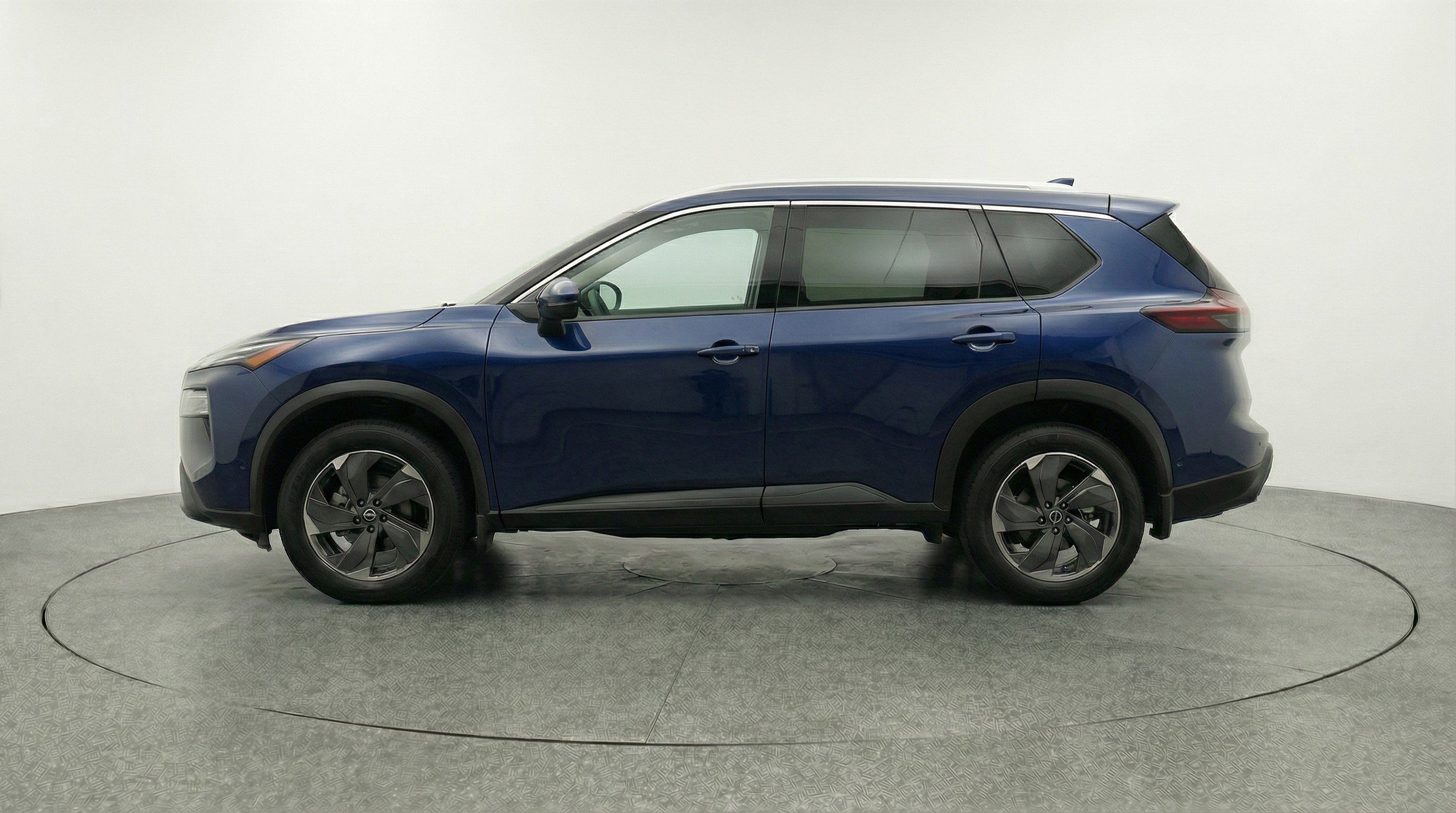 Used 2025 Nissan Rogue SV image 5