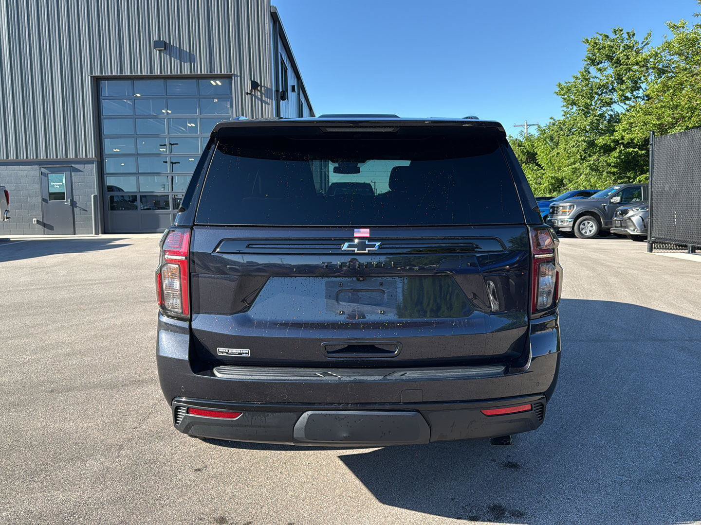 Used 2023 Chevrolet Tahoe Z71 w/ Luxury Package AWD/4WD image 4