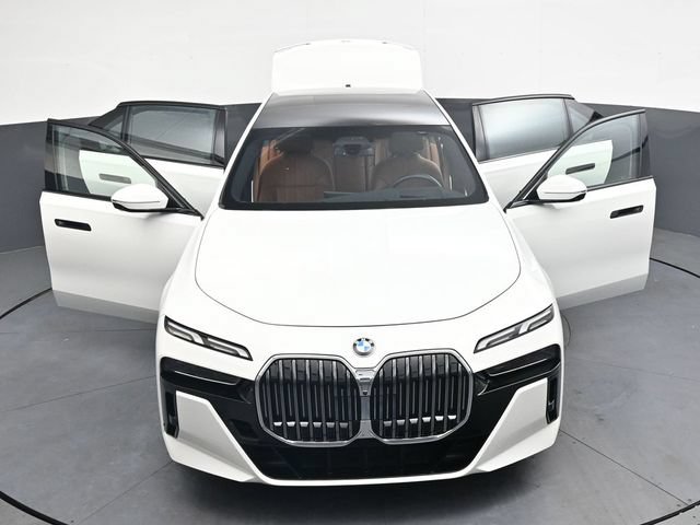 Used 2024 BMW 740i xDrive AWD/4WD image 39