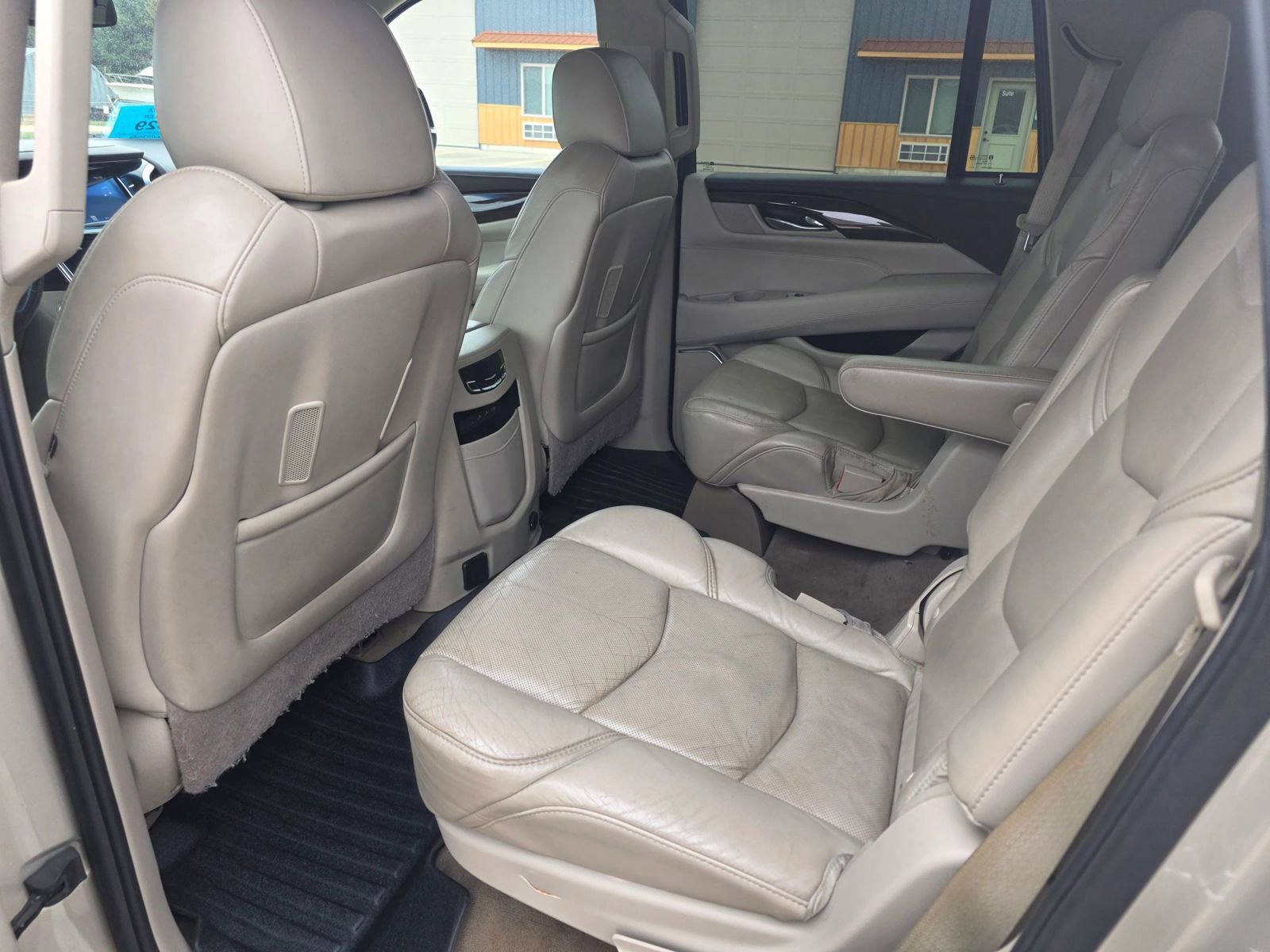 Used 2017 Cadillac Escalade Luxury AWD/4WD image 10