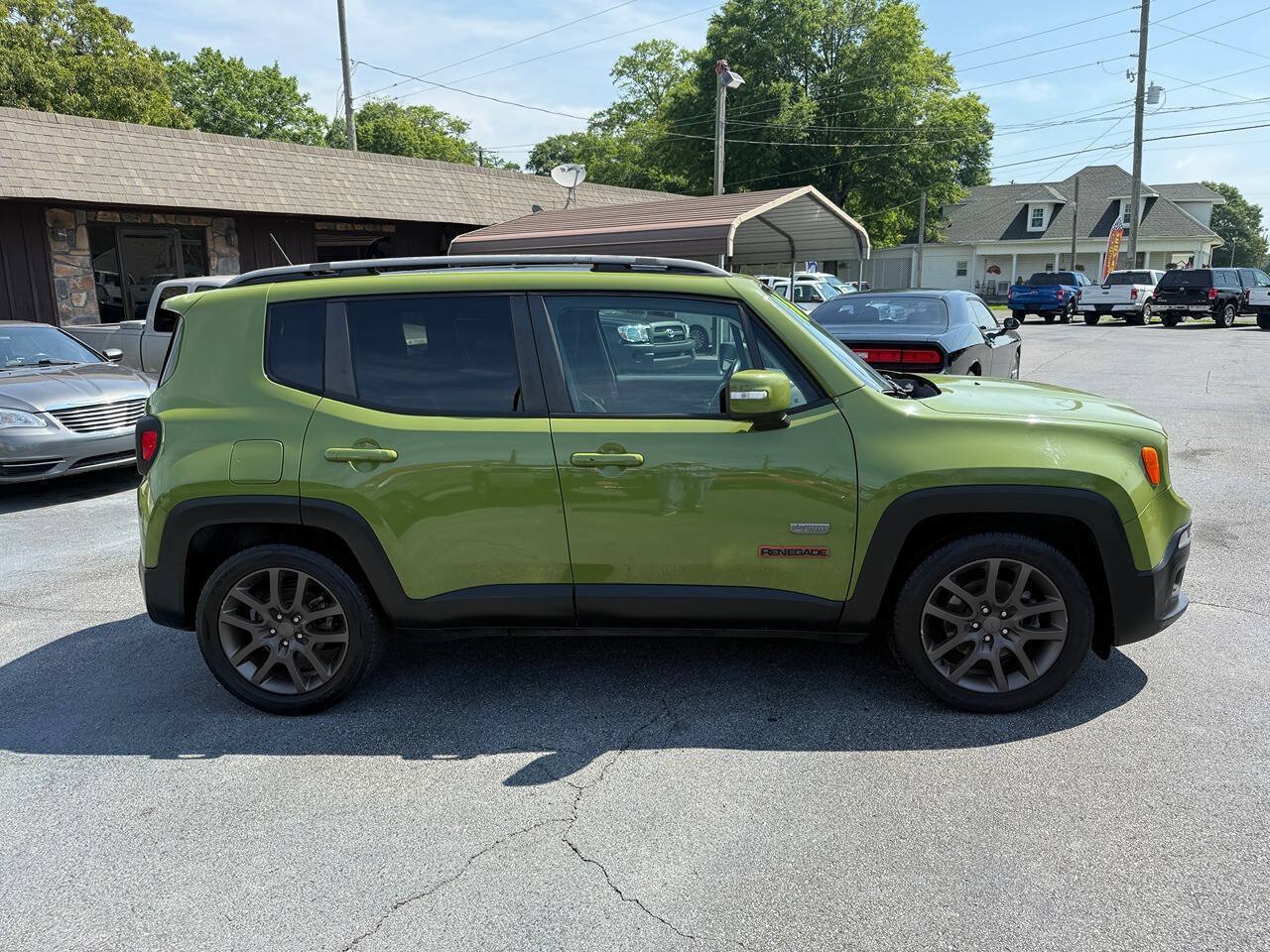 Used 2016 Jeep Renegade 75th Anniversary FWD image 3