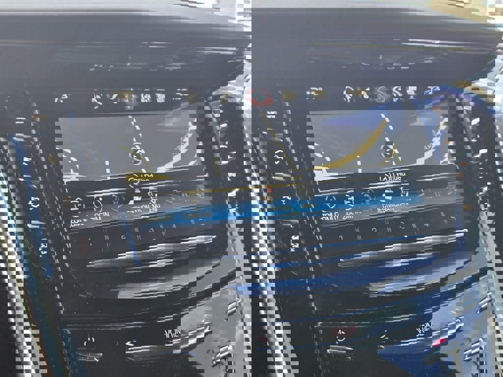 Used 2017 Cadillac Escalade Platinum image 10