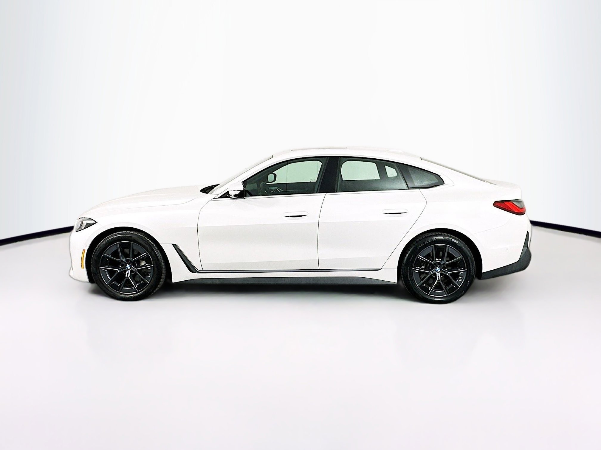 Used 2025 BMW i4 xDrive40i image 4