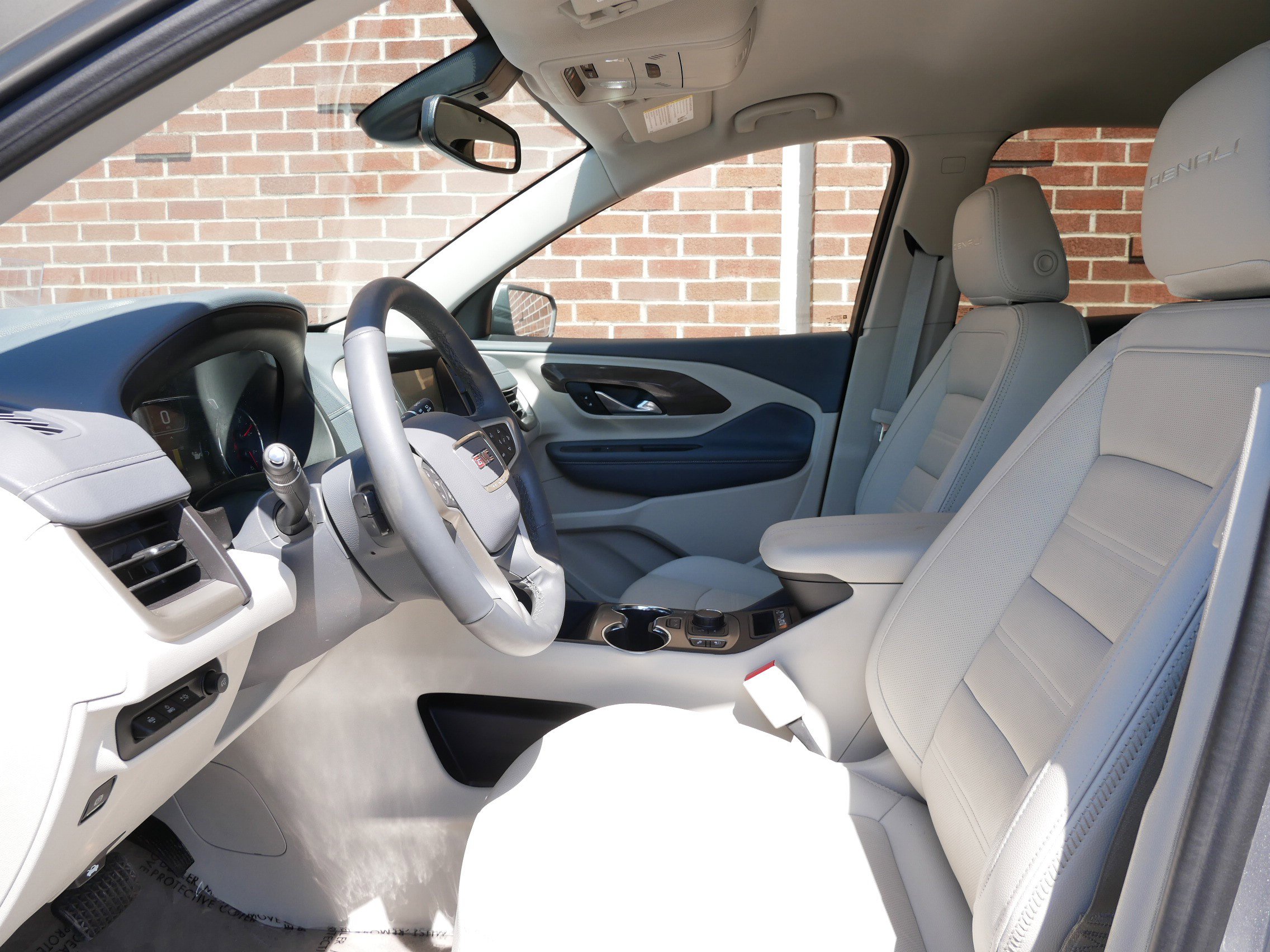 Used 2024 GMC Terrain Denali w/ Denali Premium Package AWD/4WD image 6