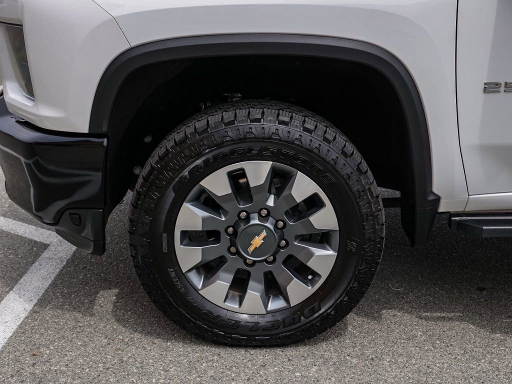 Used 2022 Chevrolet Silverado 2500 Custom w/ Custom Value Package image 11
