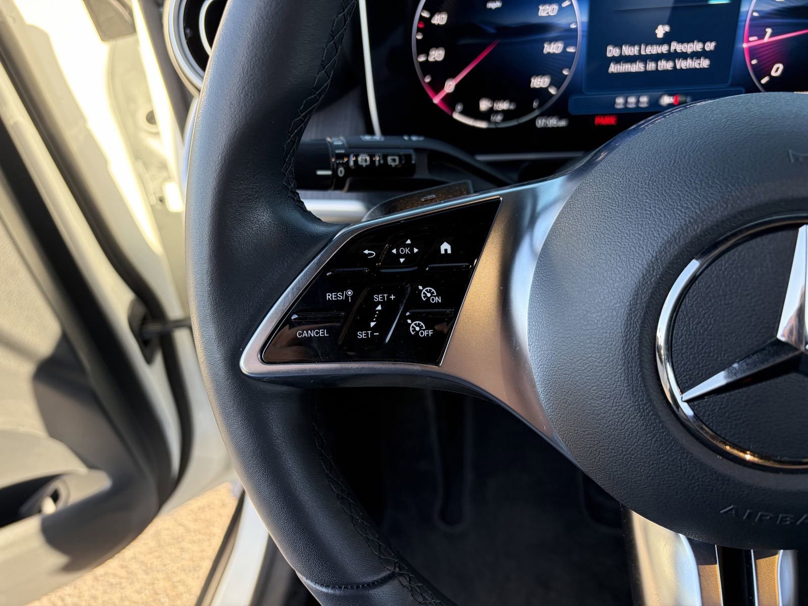 Used 2025 Mercedes-Benz GLC 300 image 25
