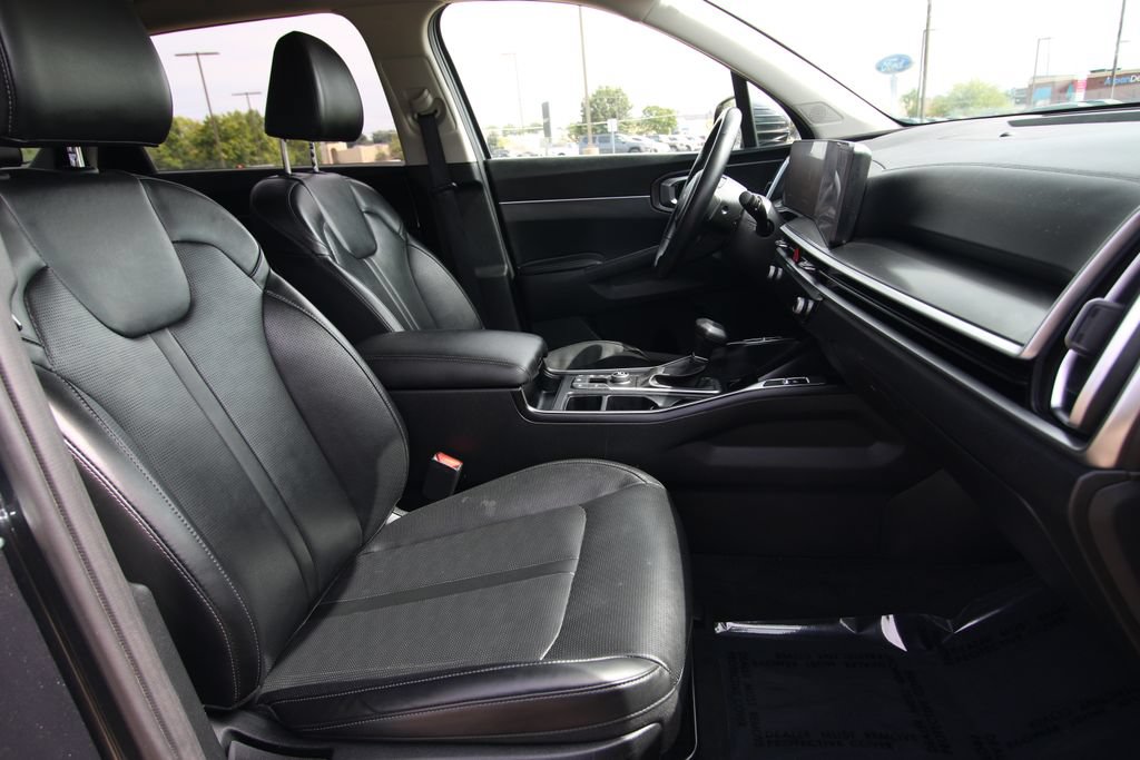 Used 2024 Kia Sorento S FWD image 8