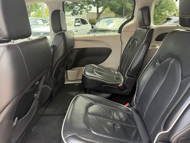 Used 2024 Chrysler Pacifica Limited FWD image 12