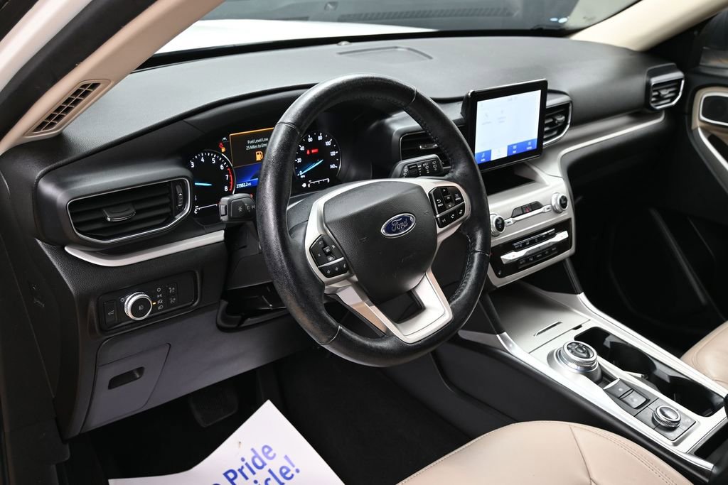 Used 2022 Ford Explorer XLT w/ Equipment Group 202A AWD/4WD image 18