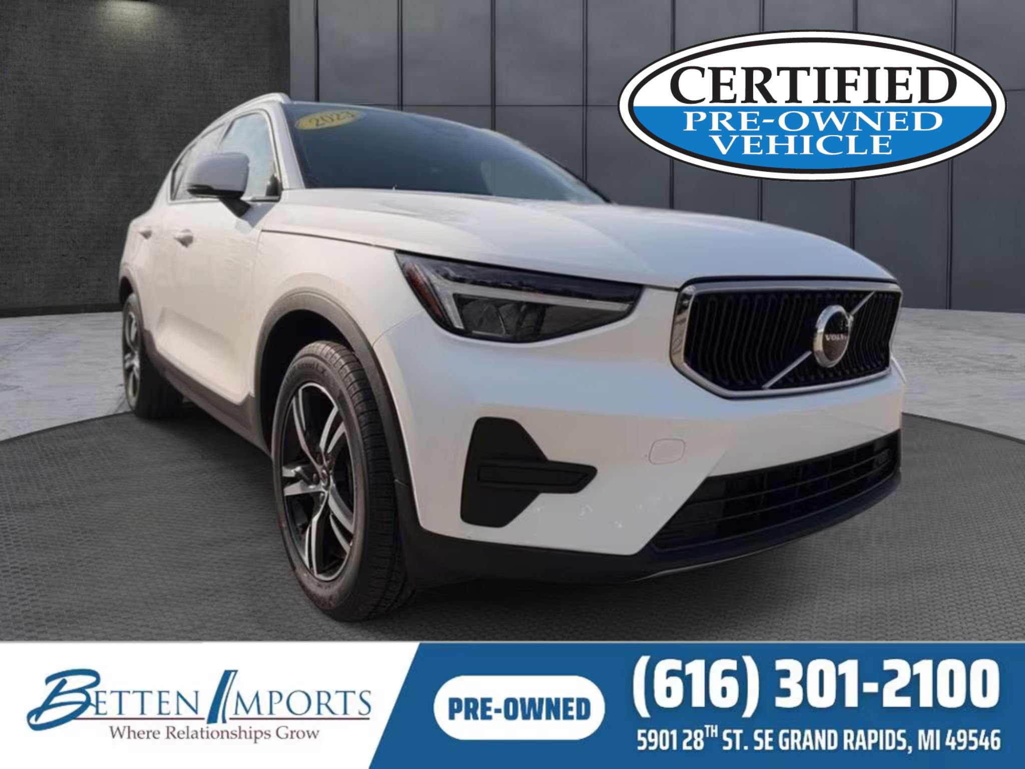 Used 2023 Volvo XC40 B5 Core w/ Convenience Package AWD/4WD image 1